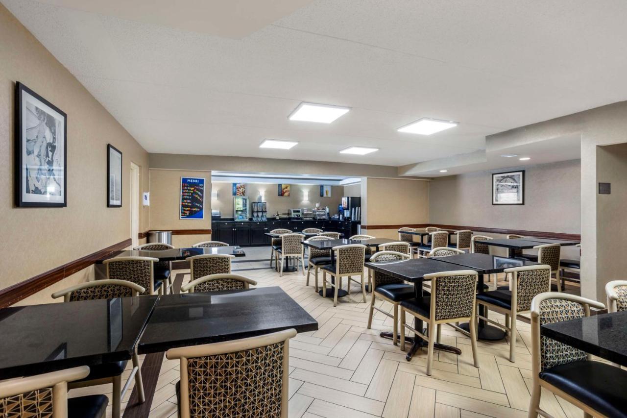 Best Western Harrisburg North Hotel Exterior photo