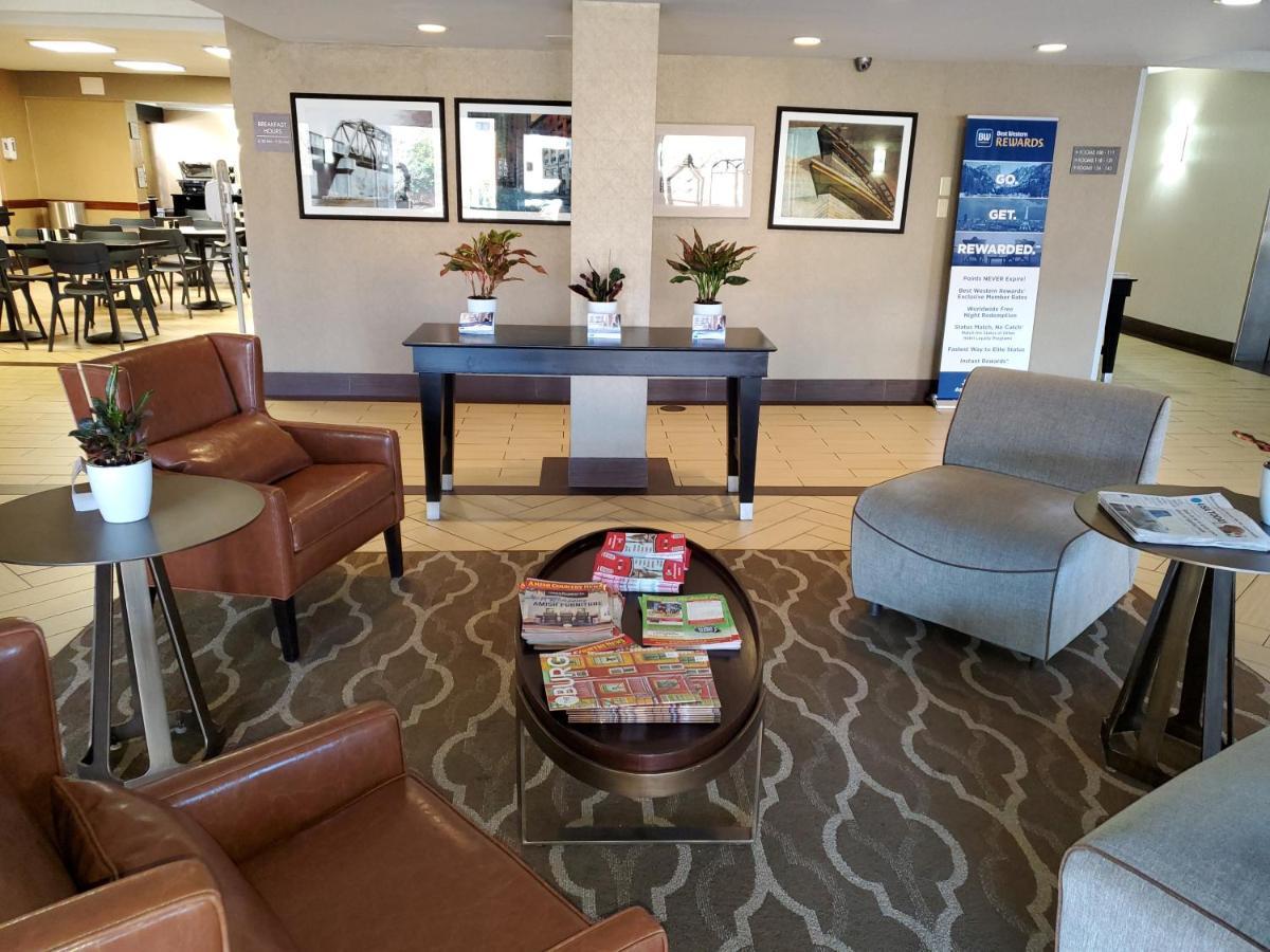 Best Western Harrisburg North Hotel Exterior photo